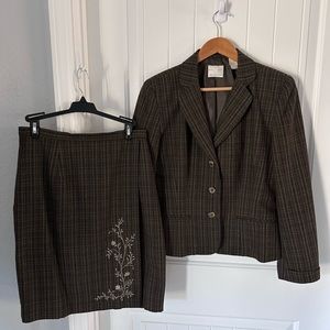 Emma & James A Liz Claiborne Co. Plaid embroidered Skirt suit Sz 8